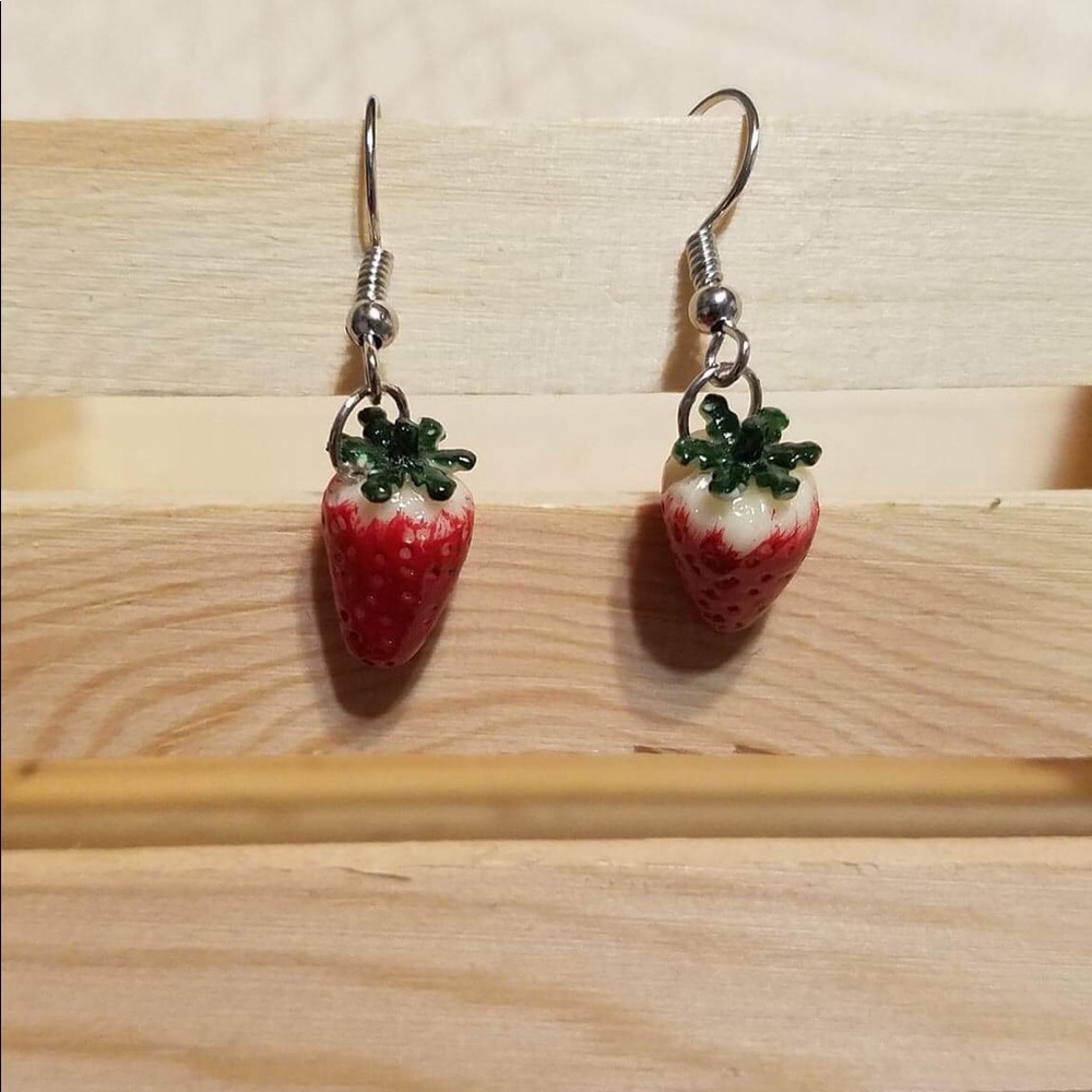 Strawberry 🍓 Earrings